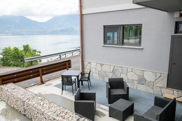 Outdoor dining - Casa del lago - One Bedroom Apartment, Sleeps 4 (oggebbio)