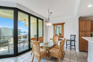 Appartement (Phoenix on the Bay 1412) | Dineerruimte