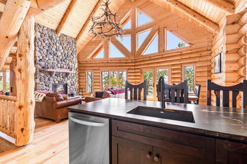 Gorgeous custom built log home on Lake Superior