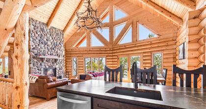 Gorgeous custom built log home on Lake Superior