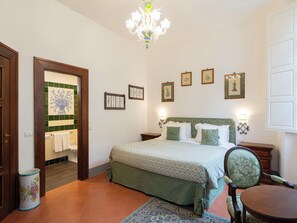 Hypo-allergenic bedding, in-room safe, desk, laptop workspace - Borgia di Firenze (Florence)