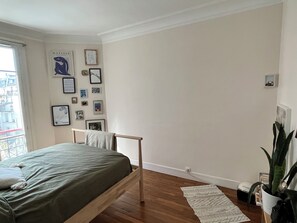 2 habitaciones, tabla de planchar con plancha, wifi y ropa de cama 