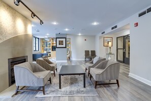 Lobby sitting area - Fantastic Apt with City View at Ballston (Arlington)