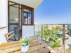 Terrace/patio - Cubo's Apartamento Sol y Arena Playamar / close to beach / air conditioning / free wifi (Torremolinos)