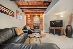 Smart TV, fireplace - The Barracks | Hot Tub | Walk to Beach | Historic (Windermere)