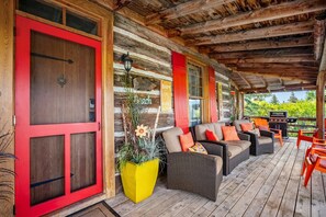 Terrace/patio - The Barracks | Hot Tub | Walk to Beach | Historic (Windermere)
