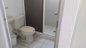 タオル、石鹸、トイレットペーパー