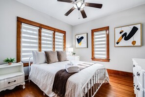 4 bedrooms, desk, iron/ironing board, free WiFi