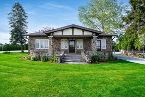 Exterior - The Stone House Farm Stay (Kingsville)