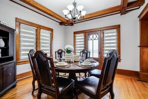 Dining - The Stone House Farm Stay (Kingsville)