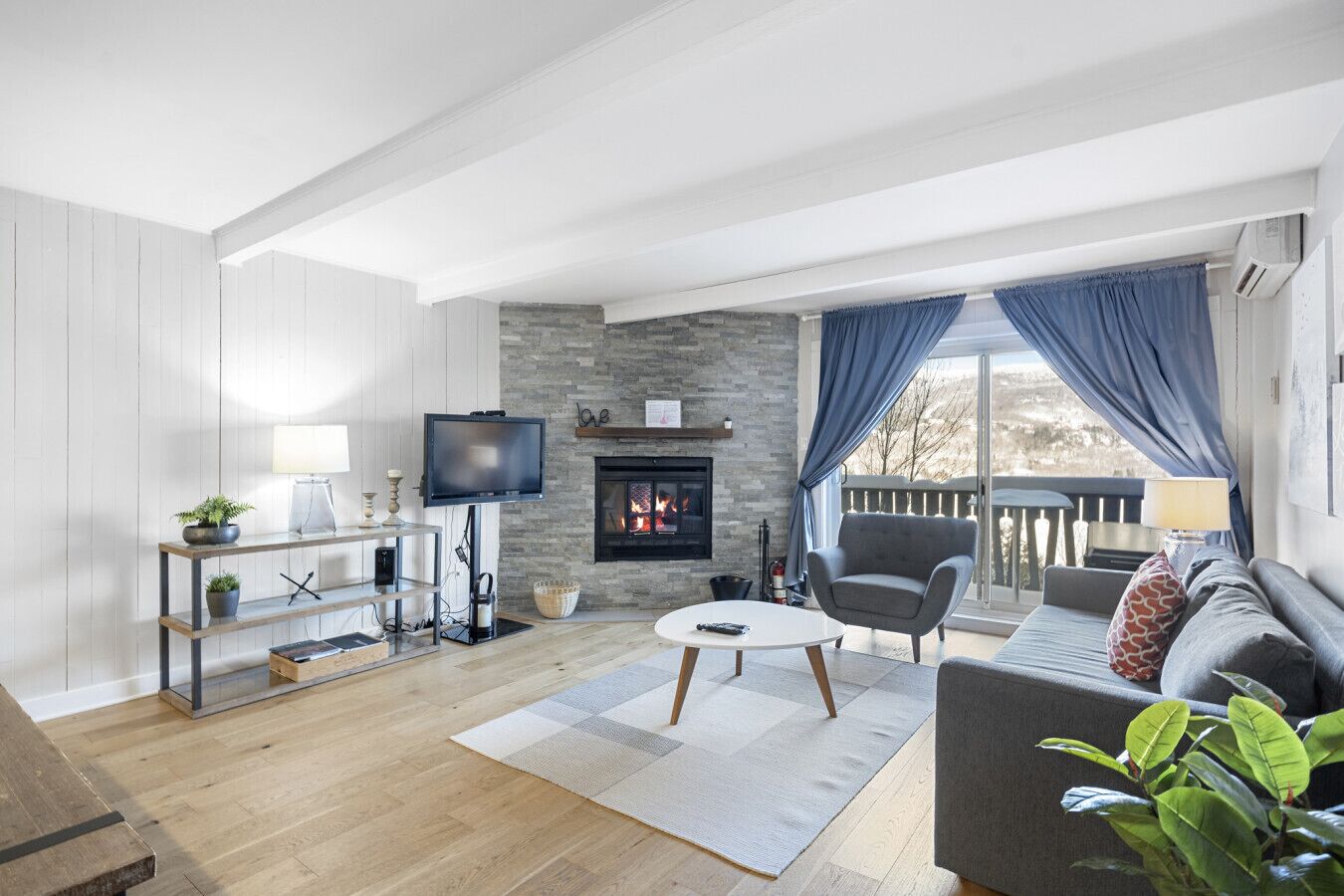 Smart-tv en een open haard