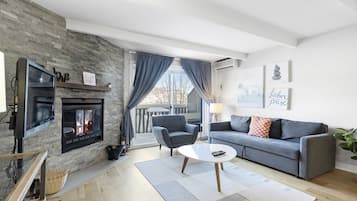 Smart TV, fireplace