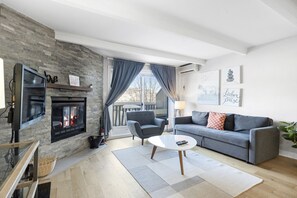 Una Smart TV, una chimenea