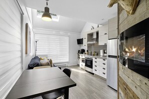Interior - The Riverbed by Suite Spot (Mont-Tremblant)