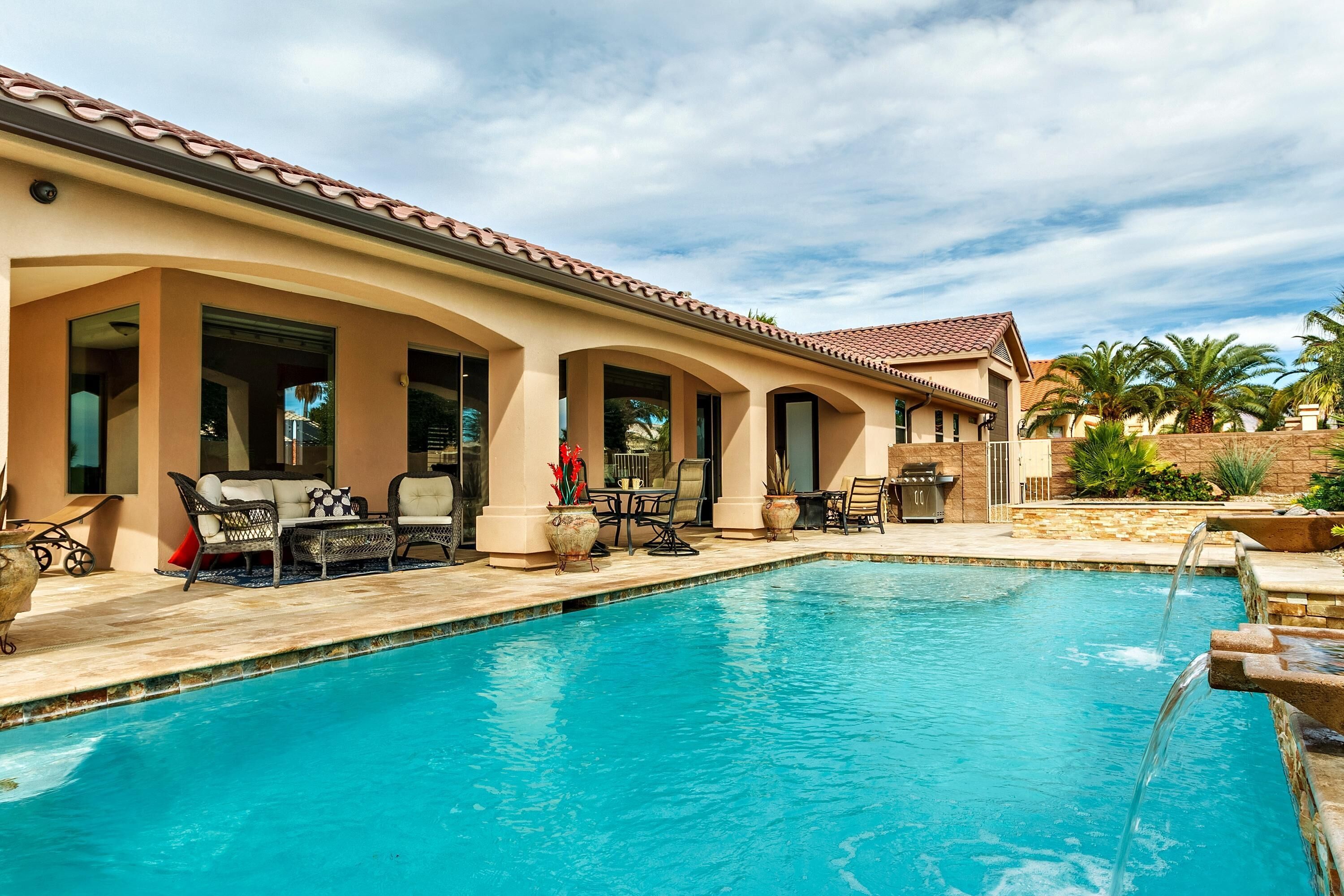 2300 sq feet of luxurious living in golf course area