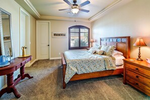 3 habitaciones, escritorio y tabla de planchar con plancha 