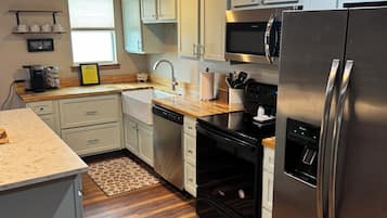 Mikrowelle, Ofen, Herdplatte, Geschirrspüler