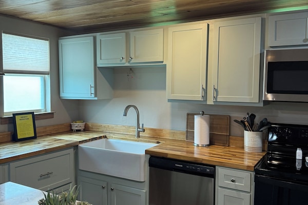 Microondas, horno, placa de cocina, lavavajillas