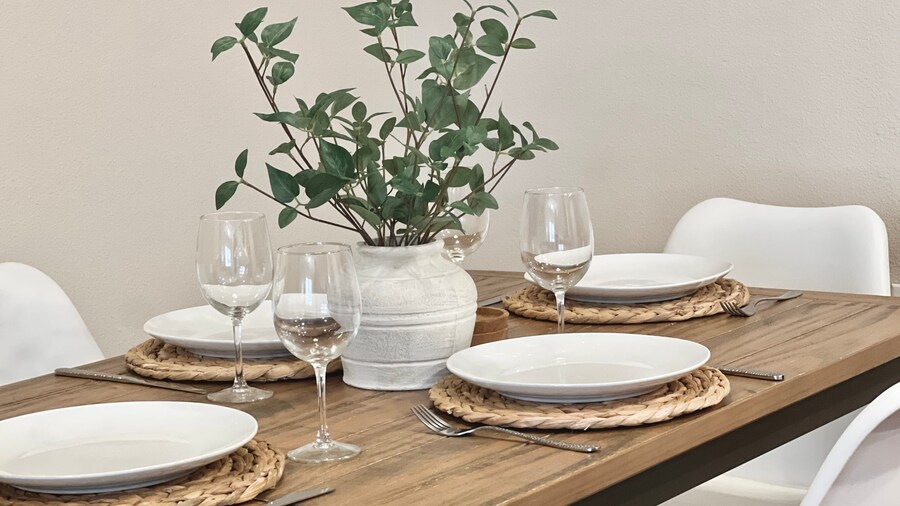 Relaxing 2-br Apt With Pool Hot Tub Gym