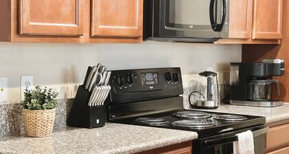 Relaxing 2-br Apt With Pool Hot Tub Gym