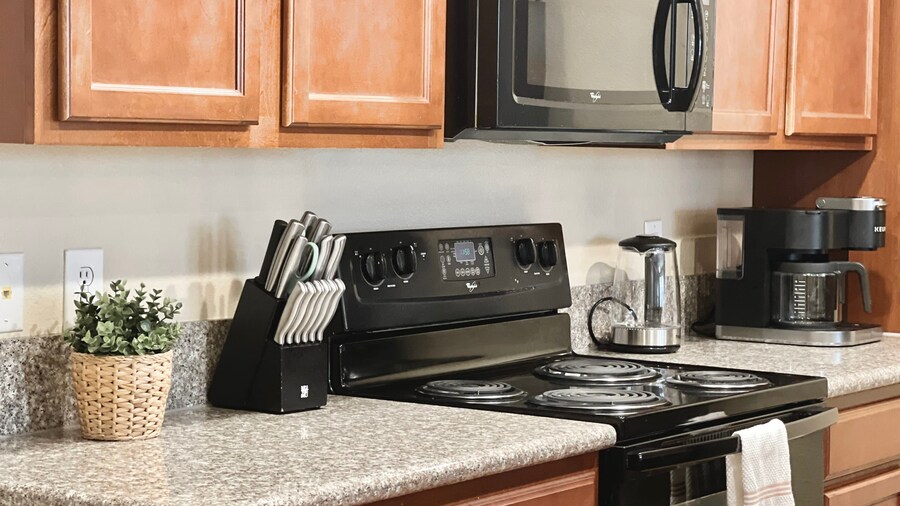 Relaxing 2-br Apt With Pool Hot Tub Gym