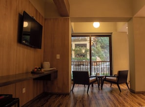 Premium Suite, 1 King Bed, Private Bathroom | 1 bedroom, premium bedding, down comforters, blackout drapes