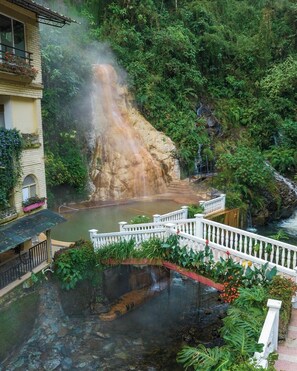 4 piscines extérieures