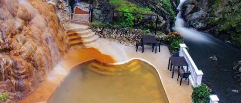 4 piscines extérieures