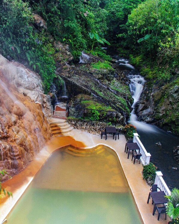 4 piscines extérieures