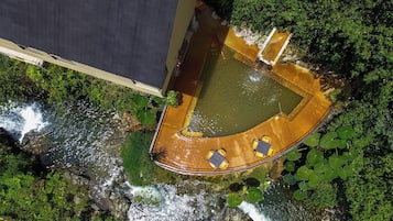 4 outdoor pools