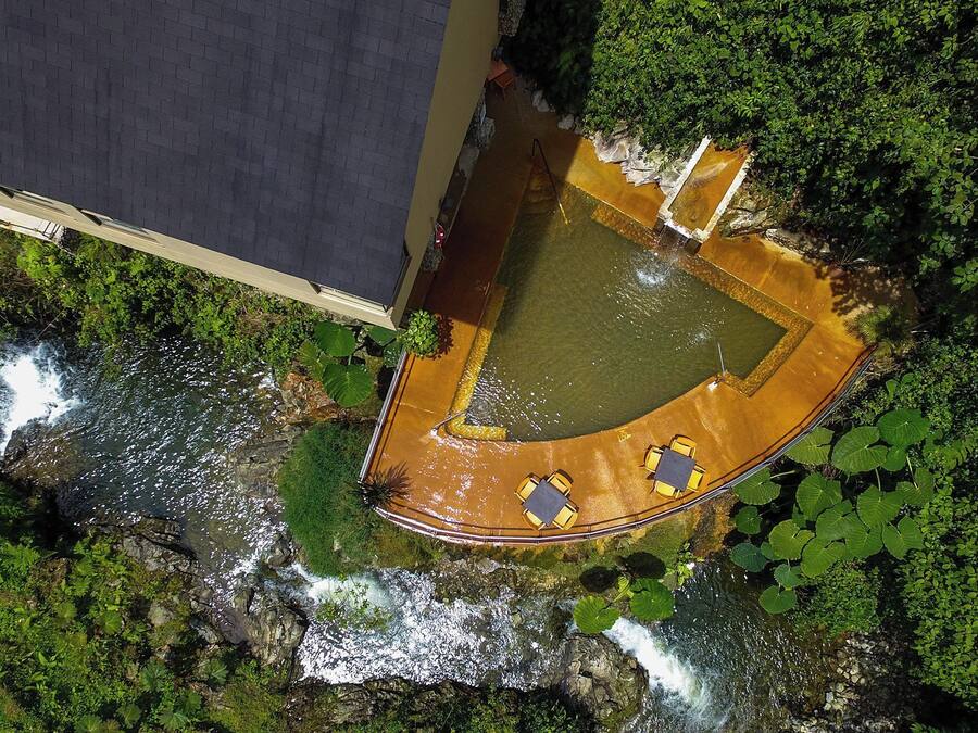 4 outdoor pools