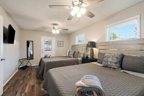 4 bedrooms, iron/ironing board, WiFi, bed sheets