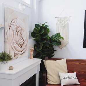 Interior - Wind Rose 28 · Tour Trails & Wineries Near Prince Edward County (Belleville)