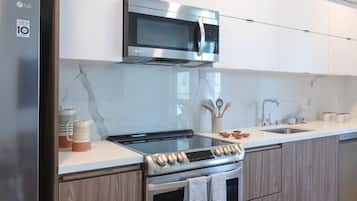 Refrigerador, microondas, horno, placa de cocina