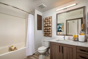 Sèche-cheveux, serviettes fournies