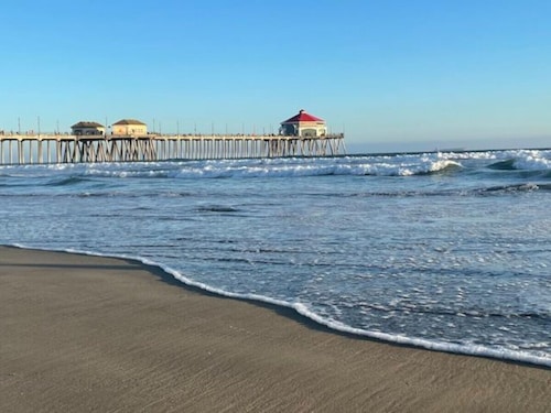 Luxury Rental | Block To Sand | Cozy | Comfort