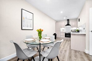 Dining - Stylish 2 Bed Apartment - Smart TV - WIFI -  Jewellery Quarter (Birmingham)