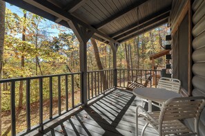 Property grounds - 3 Bed Log Cabin Located 0.5 miles from Safe Harbor Jamestown #302 (Jamestown)