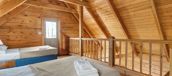 3 Bed Log Cabin Located 0.5 miles from Safe Harbor Jamestown #302