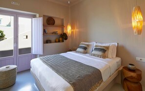 3 bedrooms, in-room safe, iron/ironing board, free WiFi