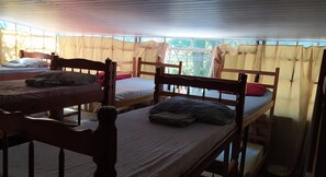 Bộ đồ giường kháng dị ứng, khu vực làm việc phù hợp cho laptop 