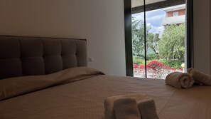 1 bilik tidur, cadar kapas Mesir, peralatan tempat tidur premium, meja 