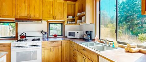 Refrigerador, microondas, horno y parrilla de estufa