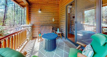 Charming mtn-view townhouse w/fireplace, patio, grill, streaming, washer/dryer