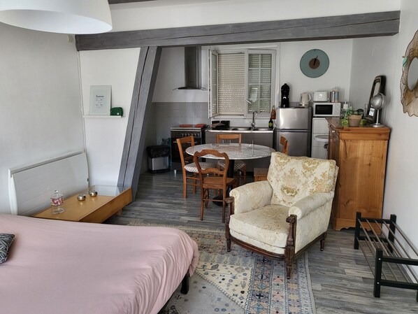 1 bedroom, free WiFi, bed sheets