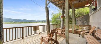 *Riverfront*Pvt Dock*Game Room*6 mins to Beach*