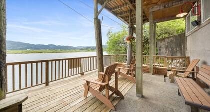 *Riverfront*Pvt Dock*Game Room*6 mins to Beach*