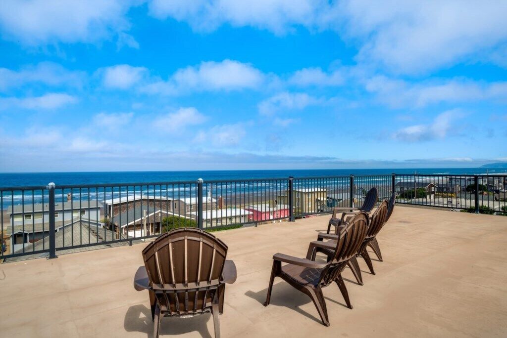 360 View! Ocean, Lake,  Mntn. Views. Rooftop deck