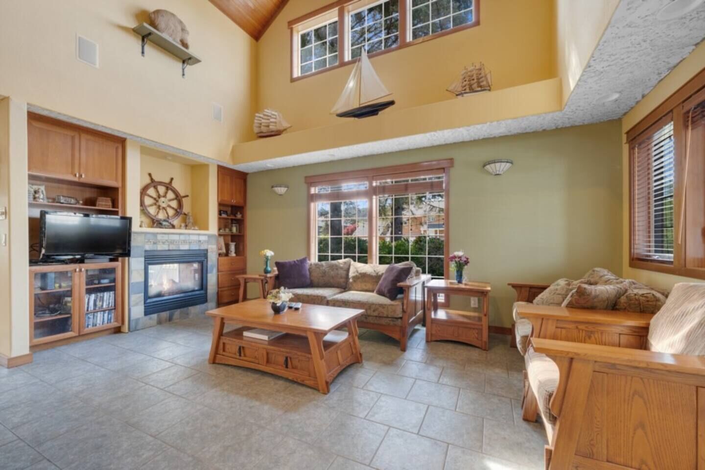 Smart-TV, Kamin, DVD-Player, Arbeitsbereiche