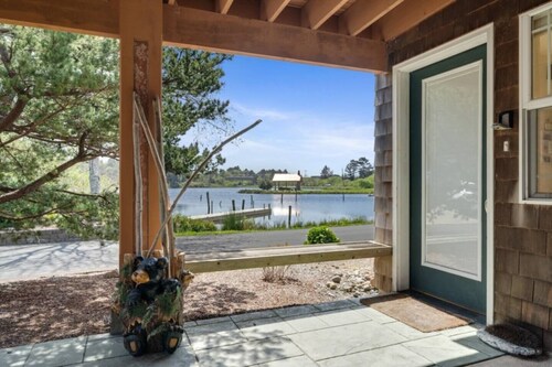 Peaceful 3BR lakeside home near the Oregon Coast with stunning views and cozy comfort.